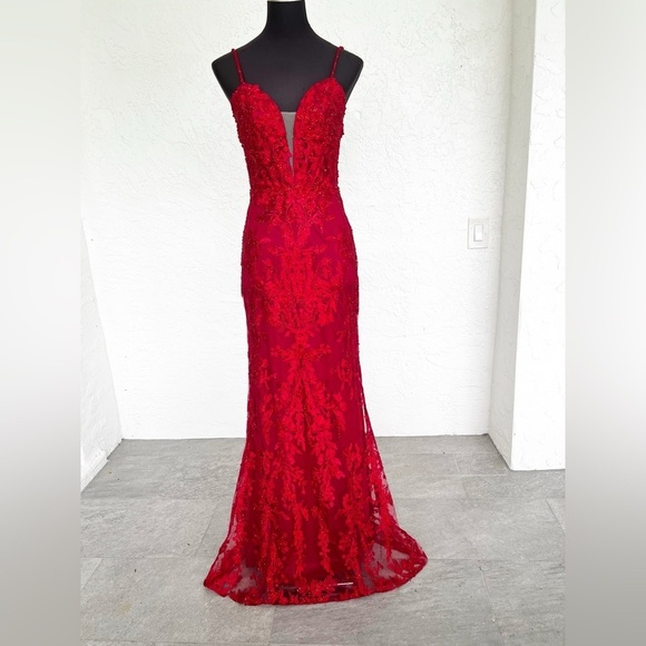 Mac Duggal 20330 Red Embellished Lace Mermaid Evening Formal Prom Pageant Gown - Picture 4 of 10